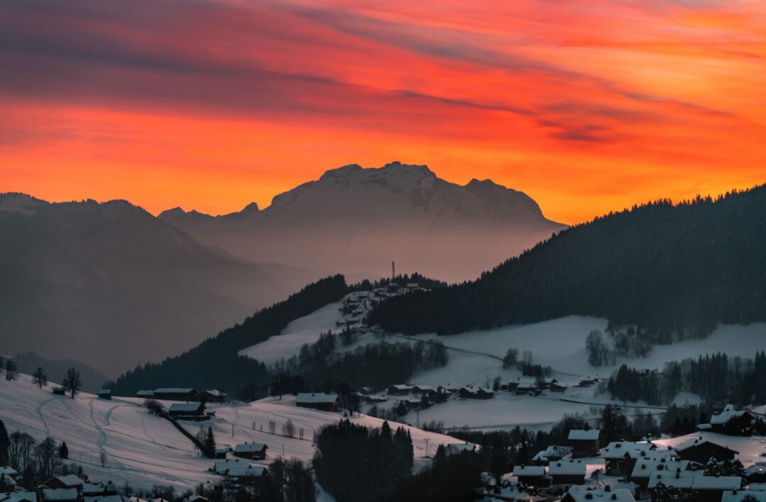 Photographie de paysage. Coucher de soleil sur la Tournette (2 351 m), depuis le Chinaillon-Grand Bornand - Haute-Savoie / Auvergne-Rhône-Alpes / France