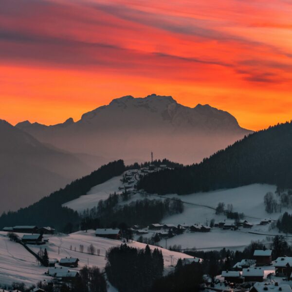 Photographie de paysage. Coucher de soleil sur la Tournette (2 351 m), depuis le Chinaillon-Grand Bornand - Haute-Savoie / Auvergne-Rhône-Alpes / France