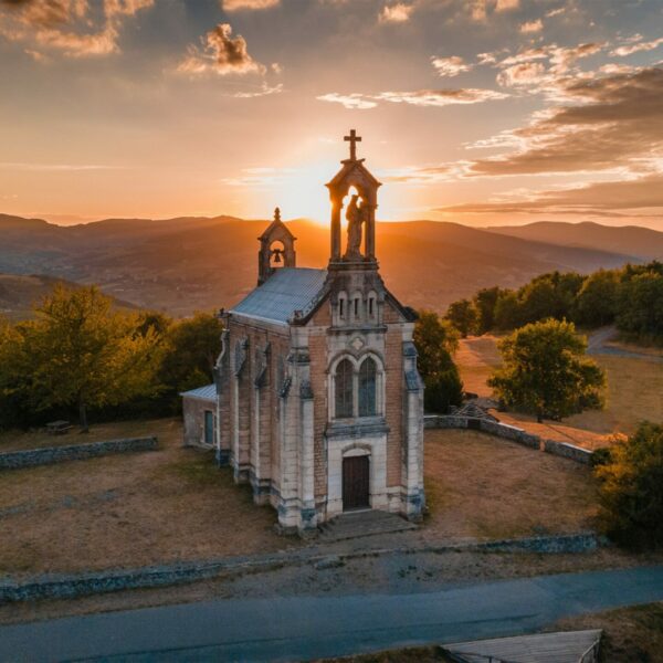 Lumière sur Notre-Dame des Raisins - Mont Brouilly / Rhône / Beaujolais / Lyon / Auvergne-Rhône-Alpes / France